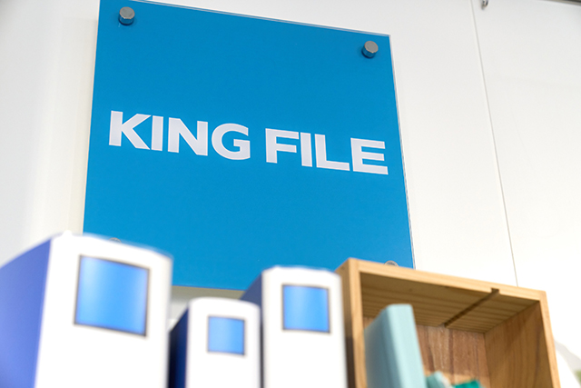 写真：KING FILEの表札