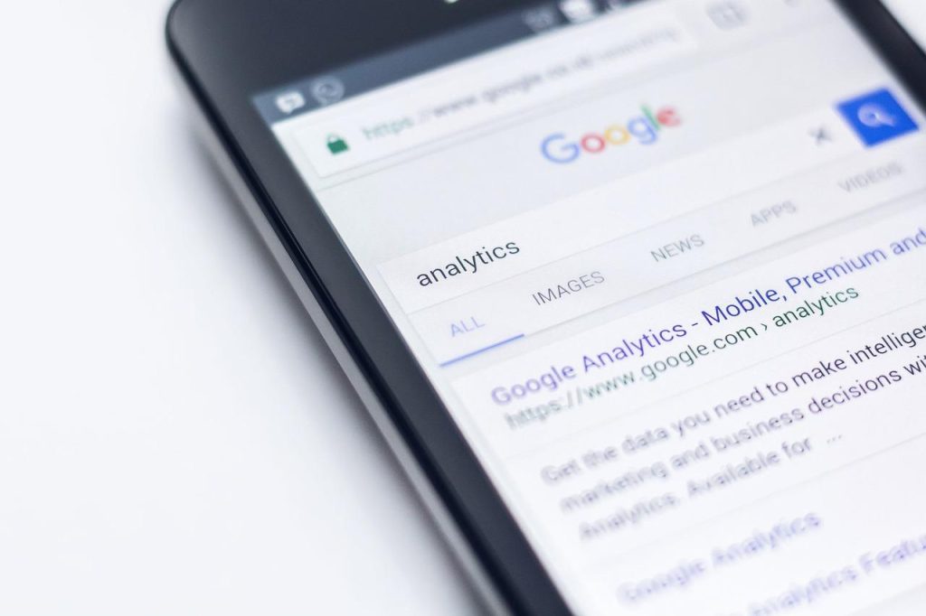 画像：Google analyticsの文字