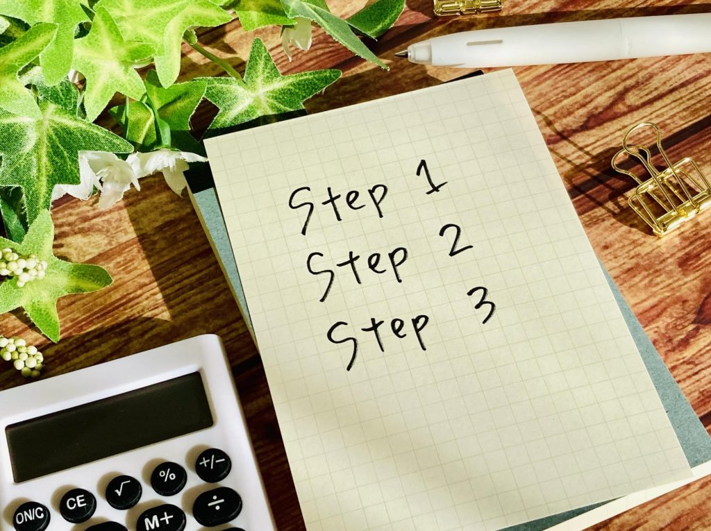 画像：Step1 Step2 Step3と書かれた付箋