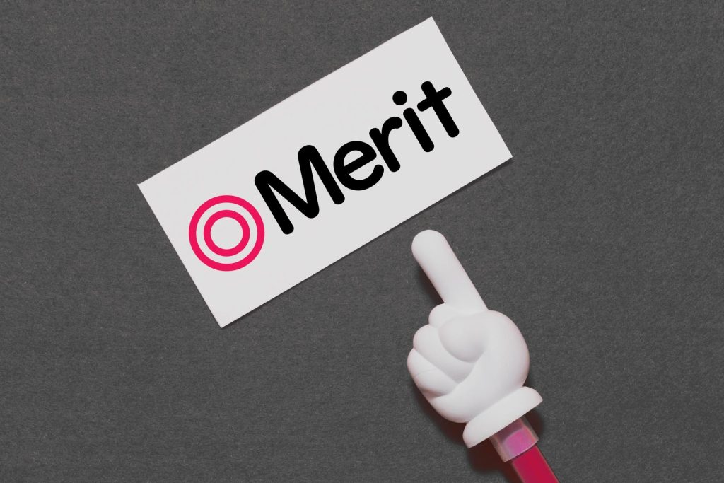 画像：◎Meritと書かれた札を指す指し棒