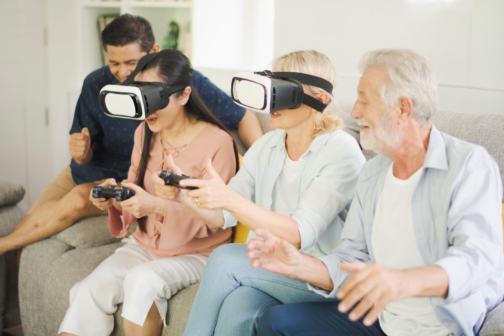 VRゲームに勤しむ複数の世代